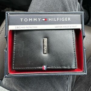 Tommy Hilfiger men’s wallet